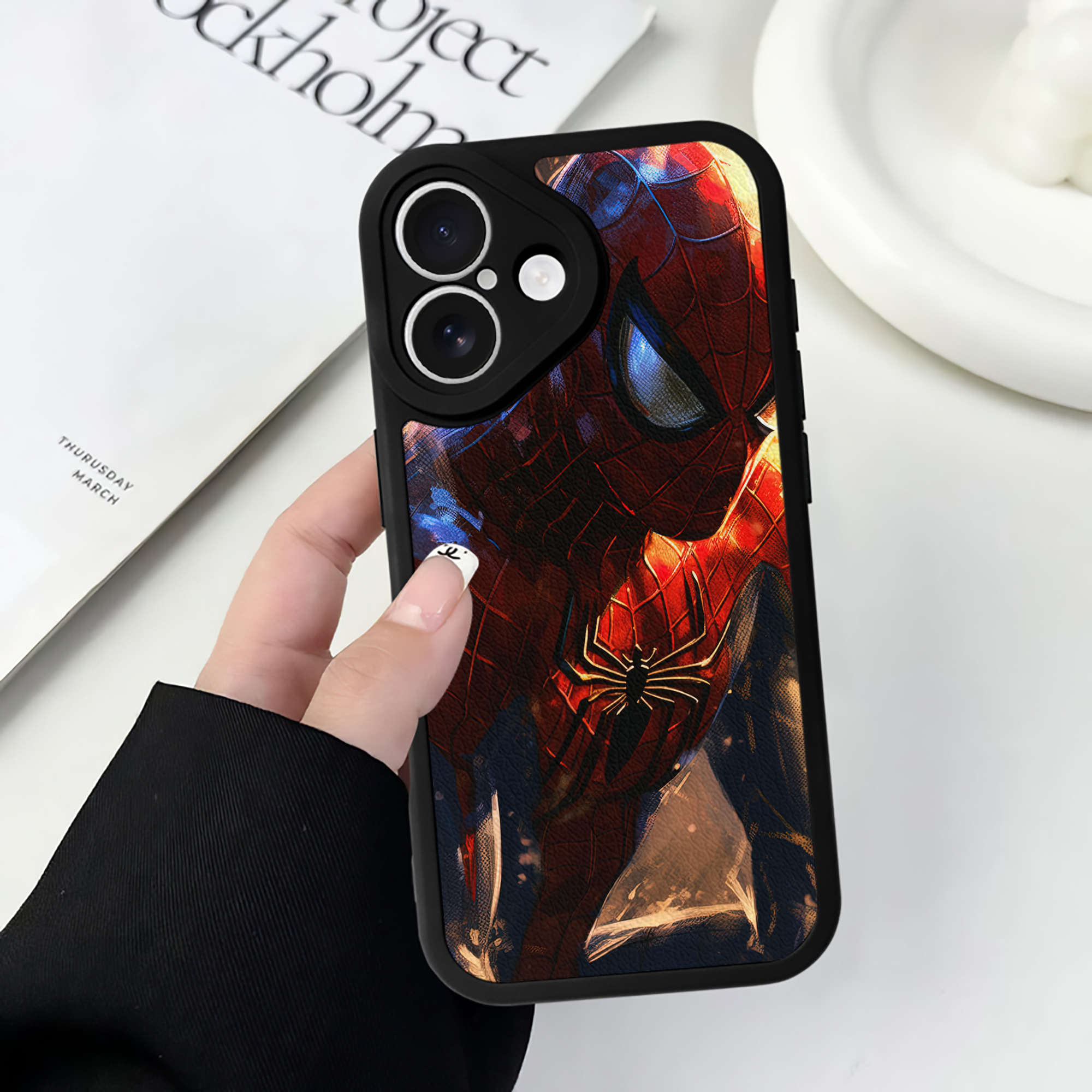 （画像用） Spider Man スパイダーマン 【iPhone 16シリーズ対応】シリコンスマホケース（レザー調） 材質：シリコン